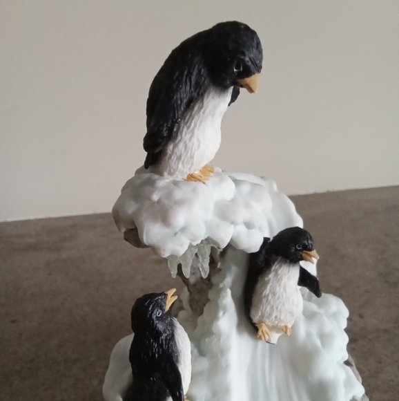 Penguin Westland Music Box Plays Talk To The Animals. - Picture 4 of 7